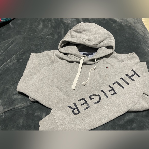 XL Tommy Hilfiger Hoodie - Picture 1 of 2